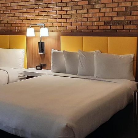 Penn Lodge Hotel & Suites Philadelphia - Bensalem Esterno foto